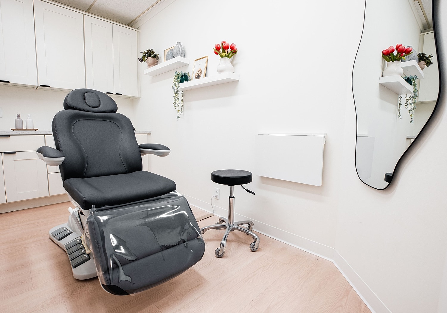 Medical treatment room with equipment and decor.